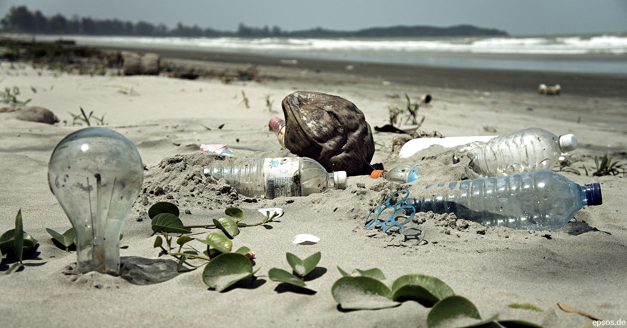 affald på strand