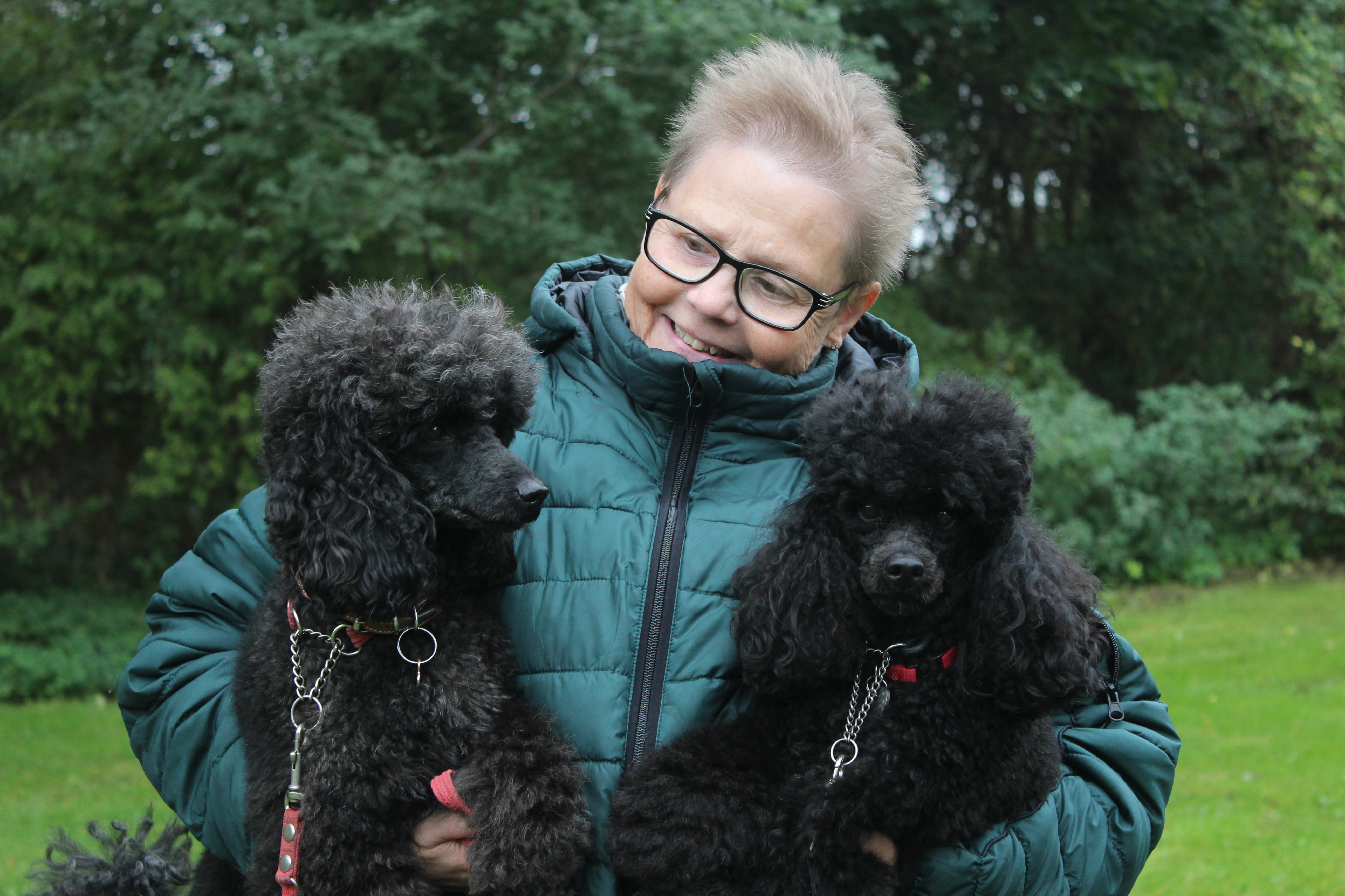 Susanne med sine to hunde
