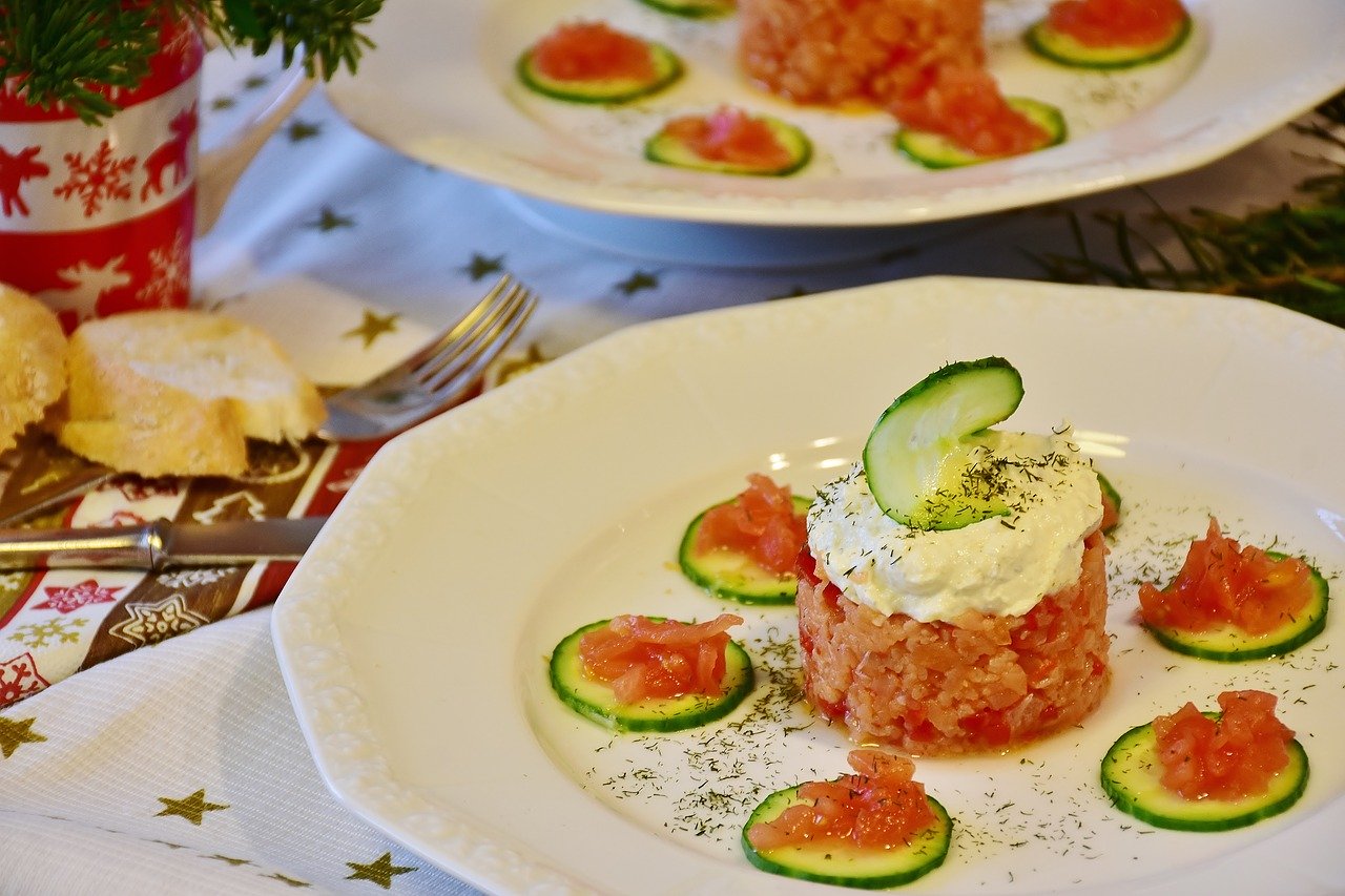 Der er stor forskel på hvordan fiskene har haft det, inden de lander på julebordet.