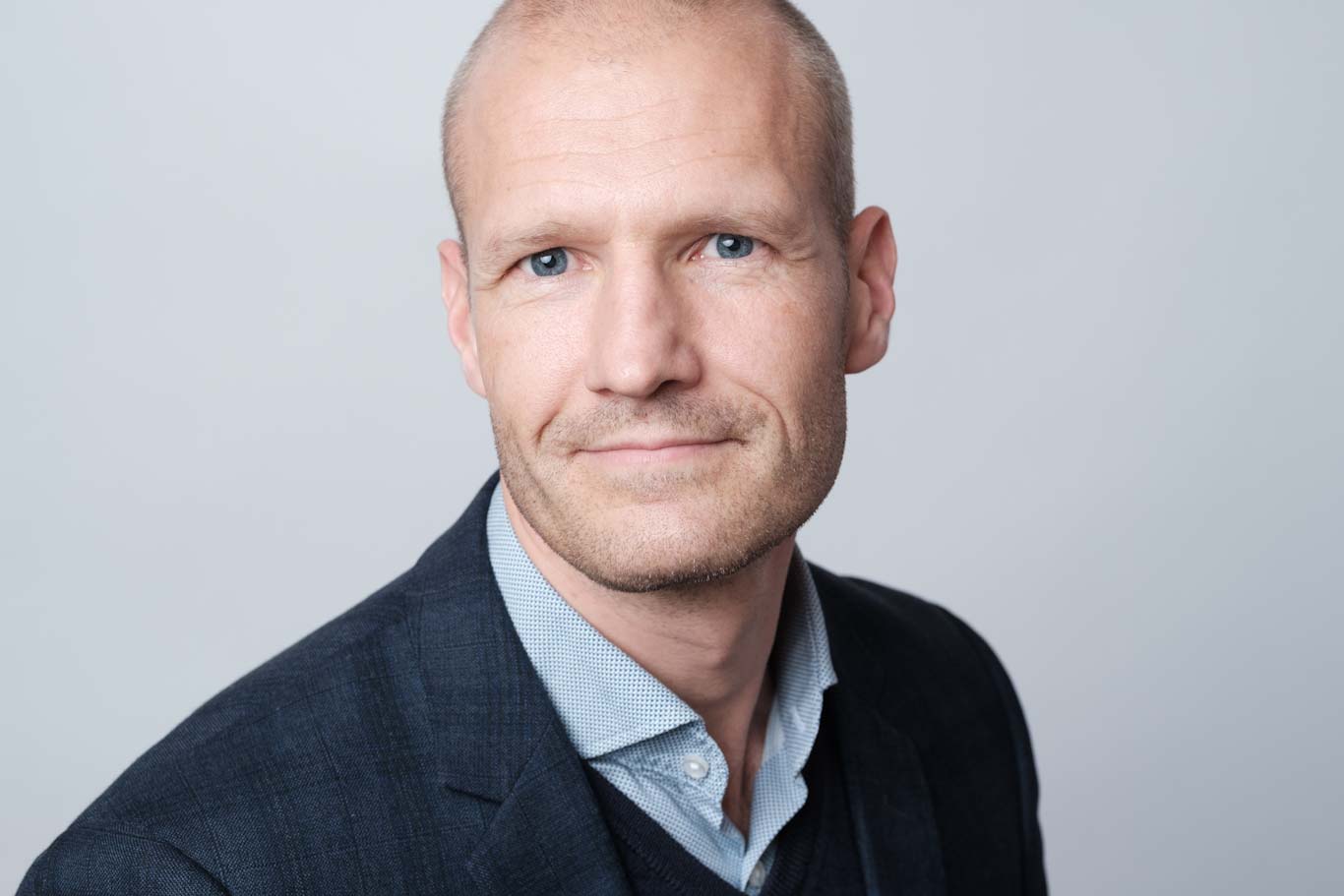 Nicolai Fischer-Bogason tiltræder en nyoprettet stilling som vicedirektør for Dyrenes Beskyttelse.