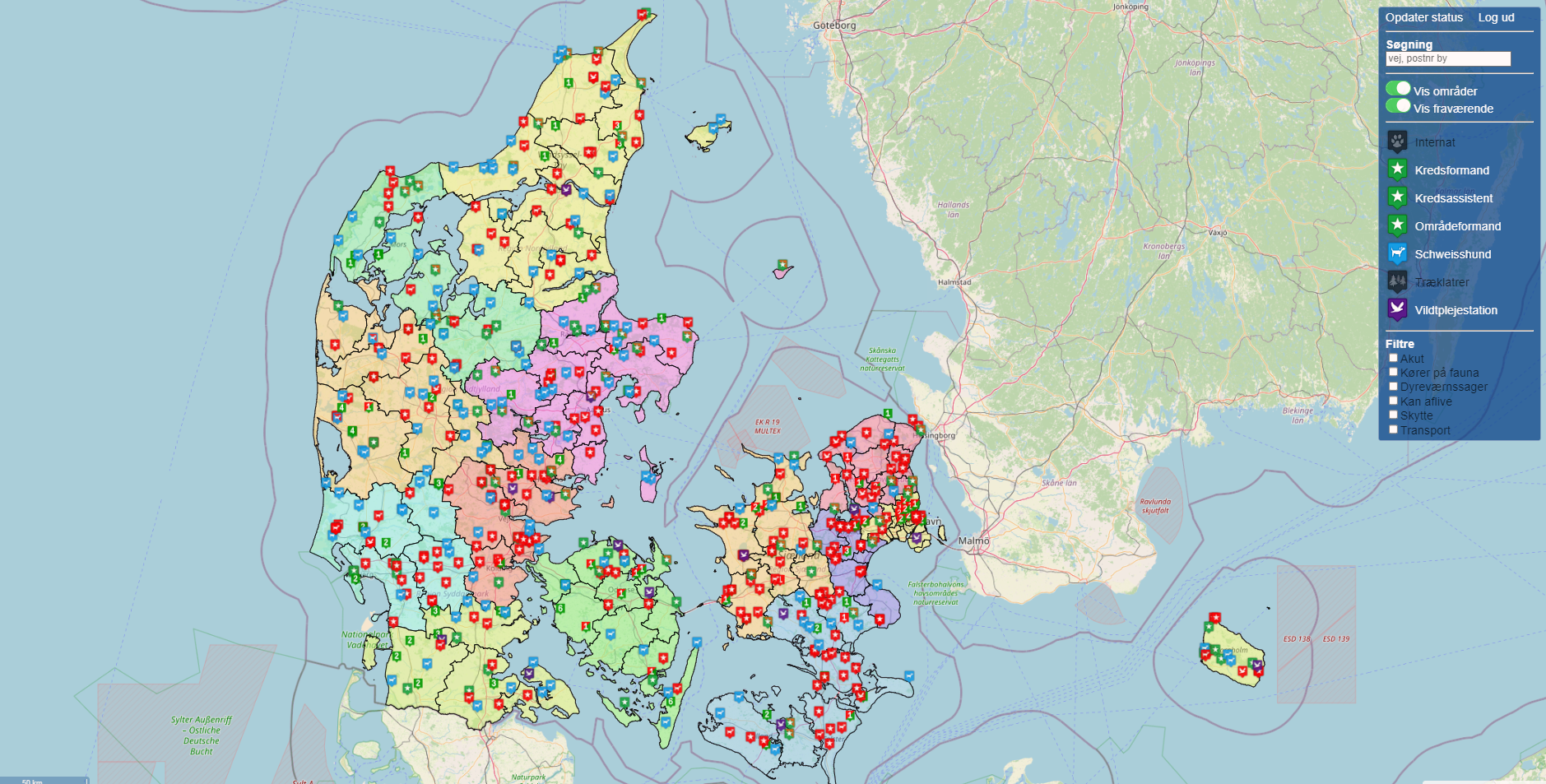 Kortet er et øjebliksbillede af den interaktive oversigt på skærmen hos Dyrenes Beskyttelses Vagtcentral 1812. Hele kortet kan ses i magasinet online, jf. boks nederst Danmarkskort som viser placeringen af de frivillige kredsformænd- og assistenter, områdeformænd, schweisshundeførere og vildtplejestationer