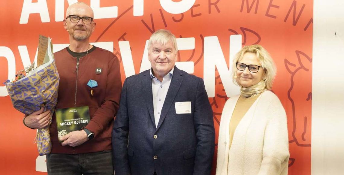 Årets Dyreven 2022, bioetiker Mickey Gjerris, formand i Dyrenes Beskyttelse, Per Jensen, og direktør i Dyrenes Beskyttelse, Britta Riis. Foto: Dyrenes Beskyttelse.