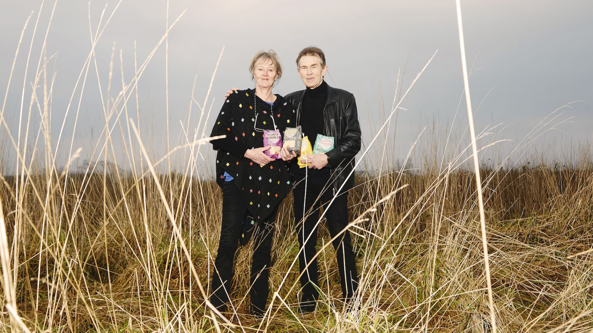 Foto: Hans Christian Jacobsen Ulrich Kern-Hansen og Fie Graugaard på marken foran Organic Plant Protein