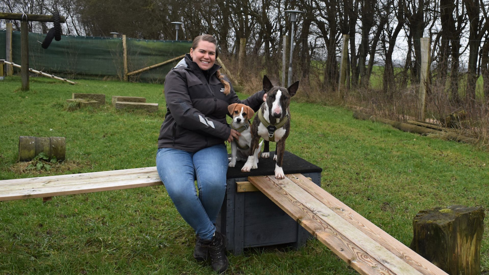 Foto: Cathrine Cocks Charlotte Brix Lundgren med hundene Nanuka og Nova